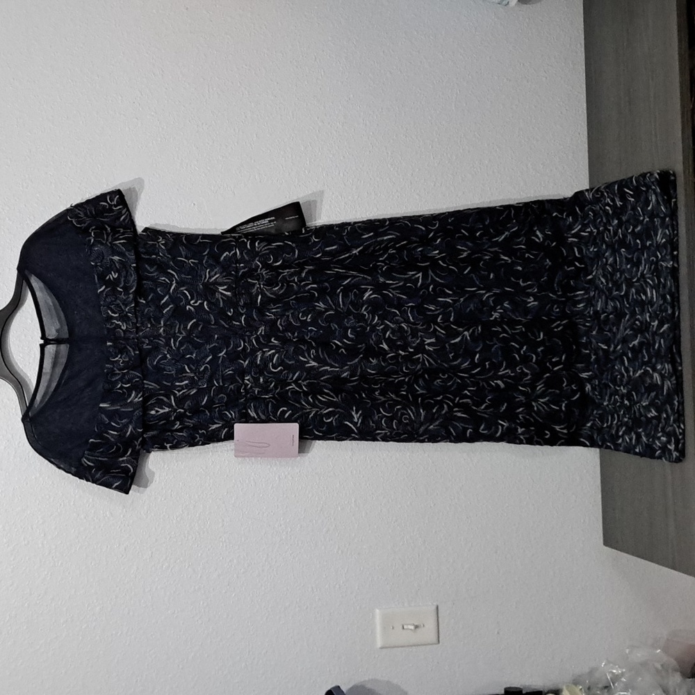 JS Collections Illusion Mesh Off-the-Shoulder Short Sleeve Gown - Picture 8 of 9